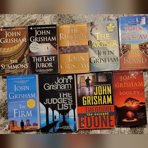 John Grisham Lot of 9 paperback Books - Picture 1 of 2